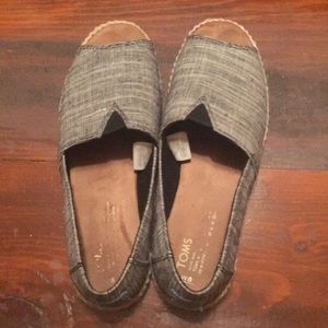 Peep toe Toms canvas black/white